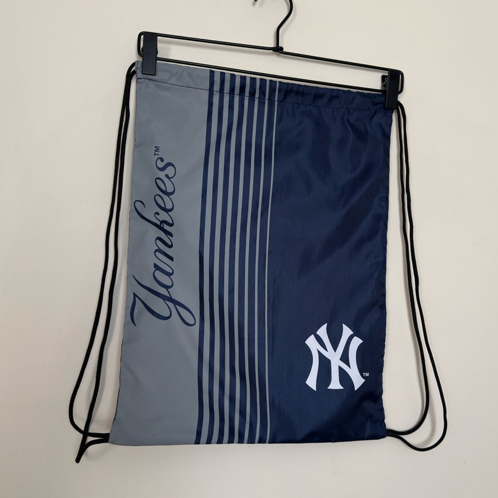 New York Yankees Logo Drawstring Bag: Lightweight Polyester Backpack